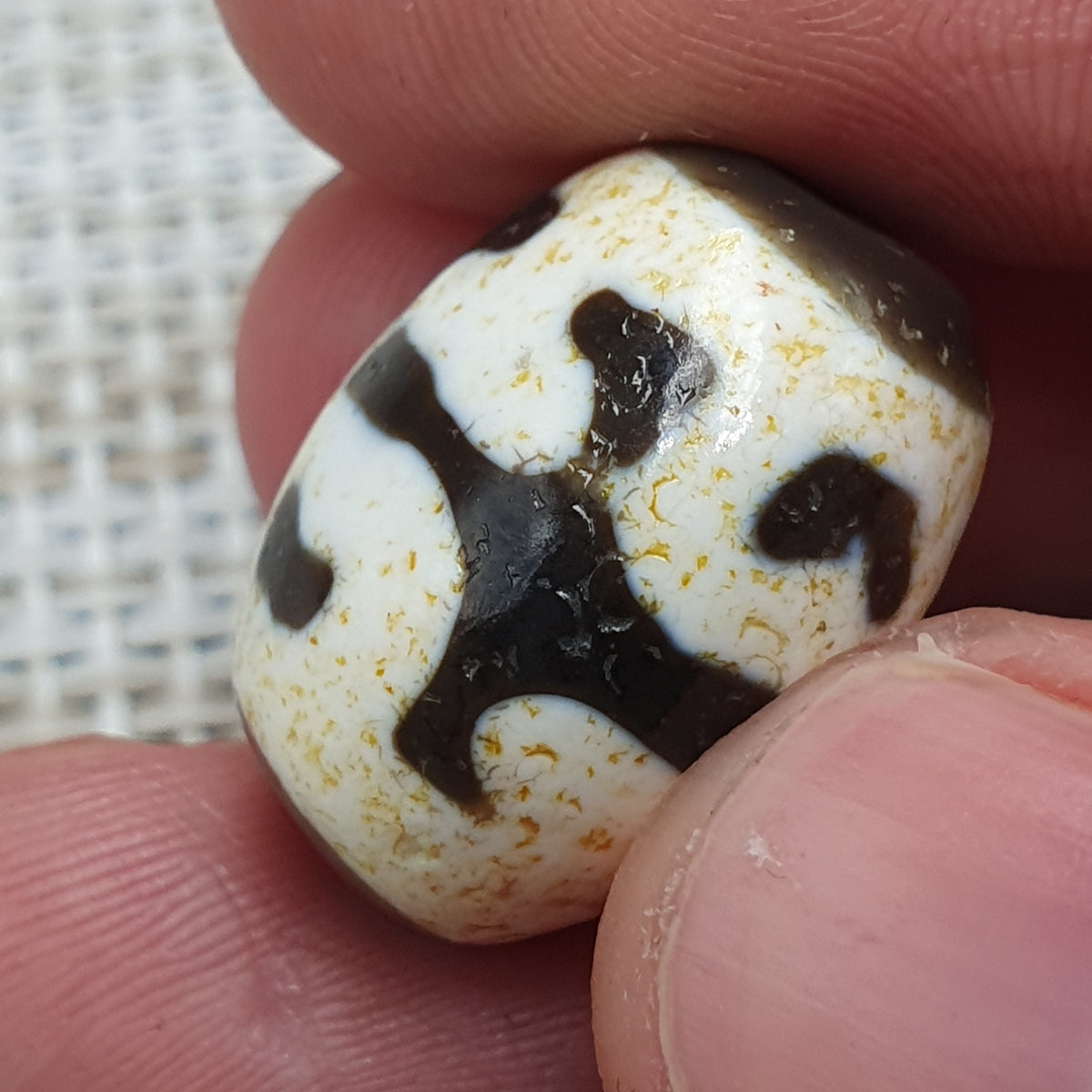 Perles d'agate tibétaines de l'Himalaya à motif de vase au trésor vintage