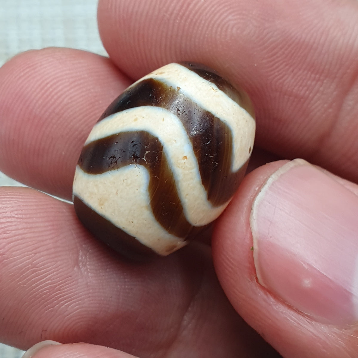 Lot de 2 agates tibétaines de l'Himalaya à motif zigzag et yeux vintage