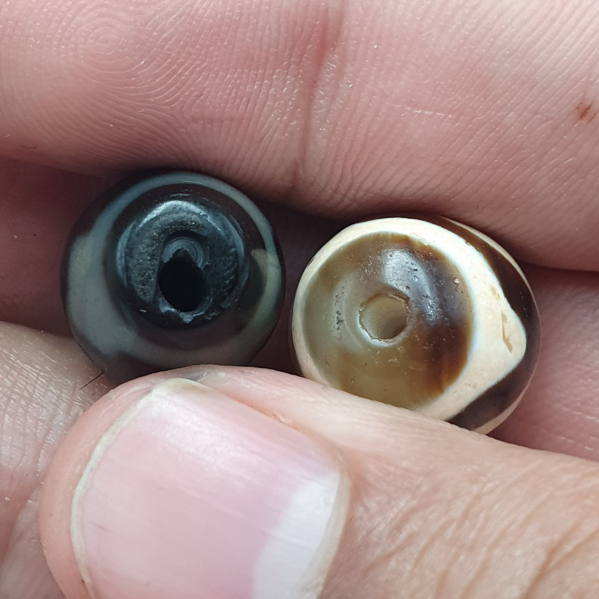 Lot de 2 agates tibétaines de l'Himalaya à motif zigzag et yeux vintage