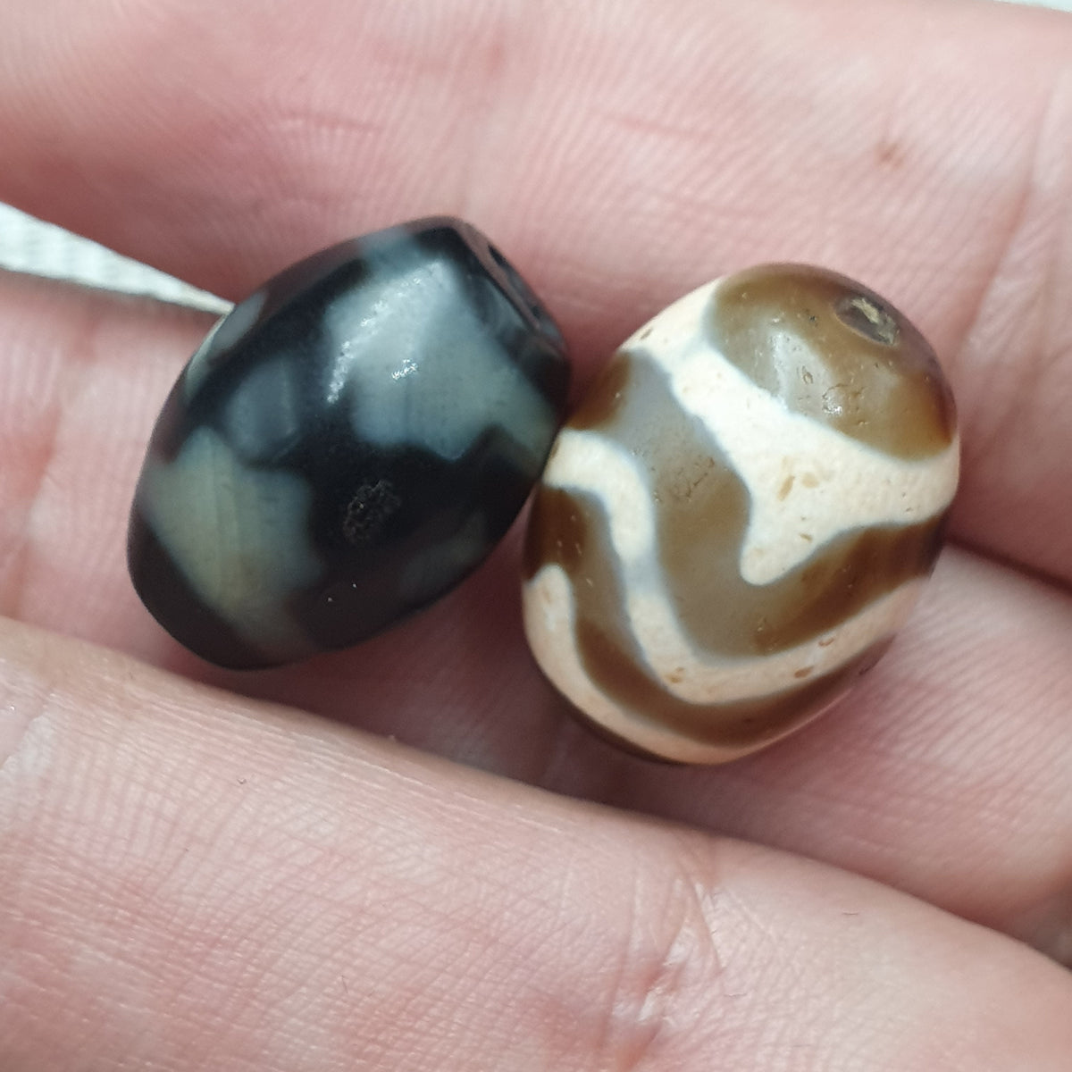 Lot de 2 agates tibétaines de l'Himalaya à motif zigzag et yeux vintage