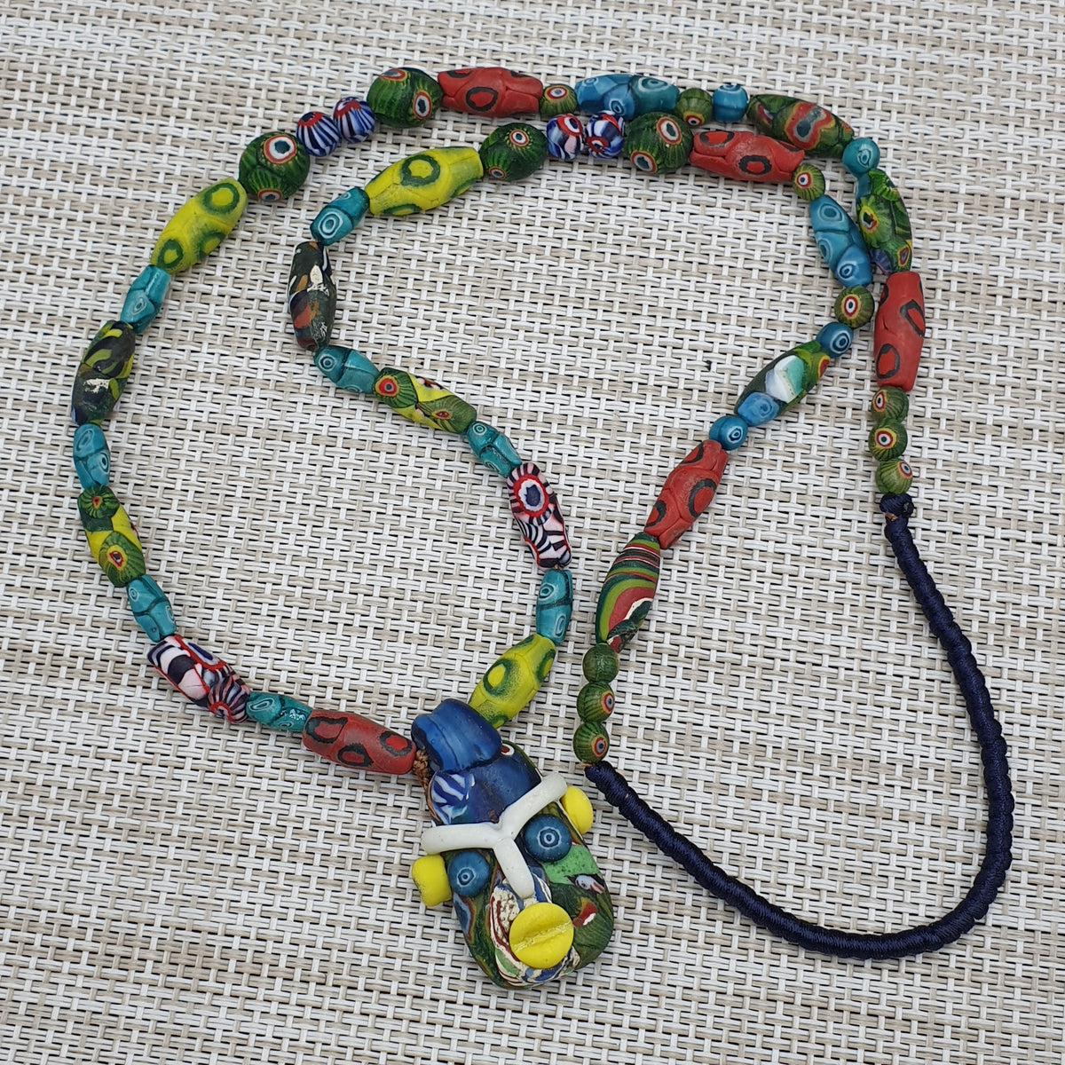Collier Pendentif Ancien en Verre de Style Africain Vénitien avec Visage en Verre Ancien