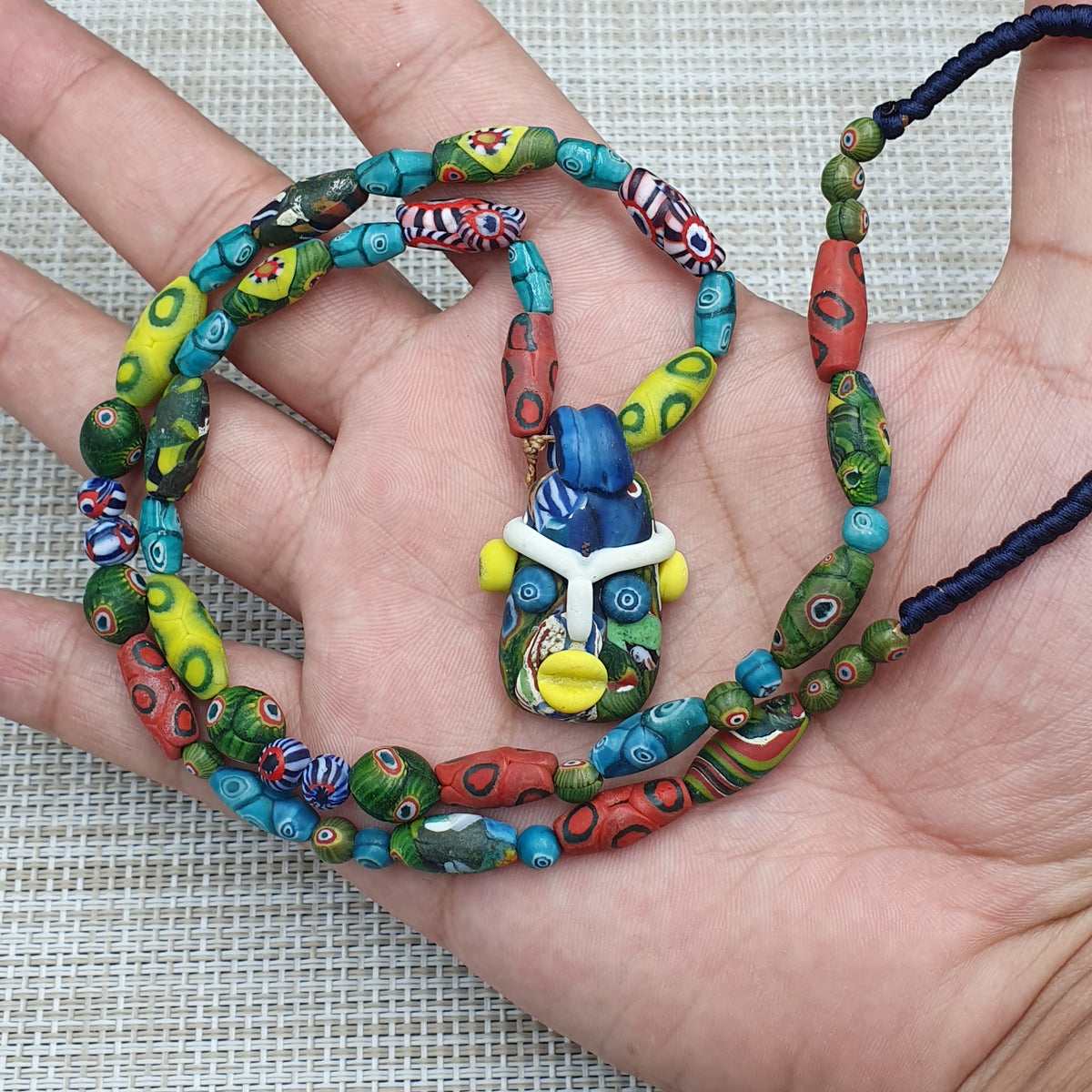 Collier Pendentif Ancien en Verre de Style Africain Vénitien avec Visage en Verre Ancien