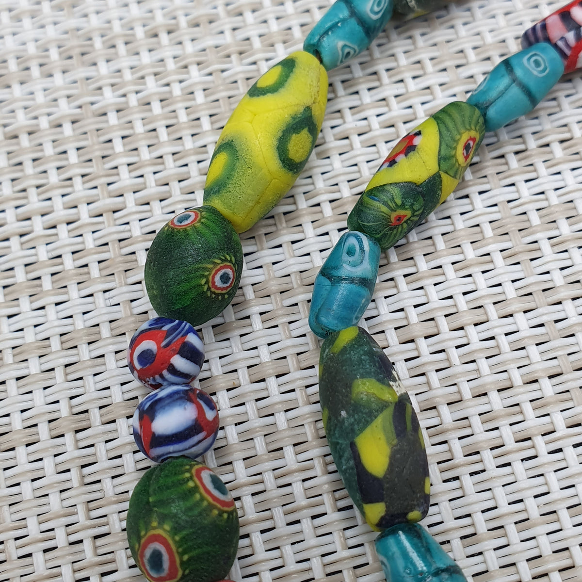 Collier Pendentif Ancien en Verre de Style Africain Vénitien avec Visage en Verre Ancien