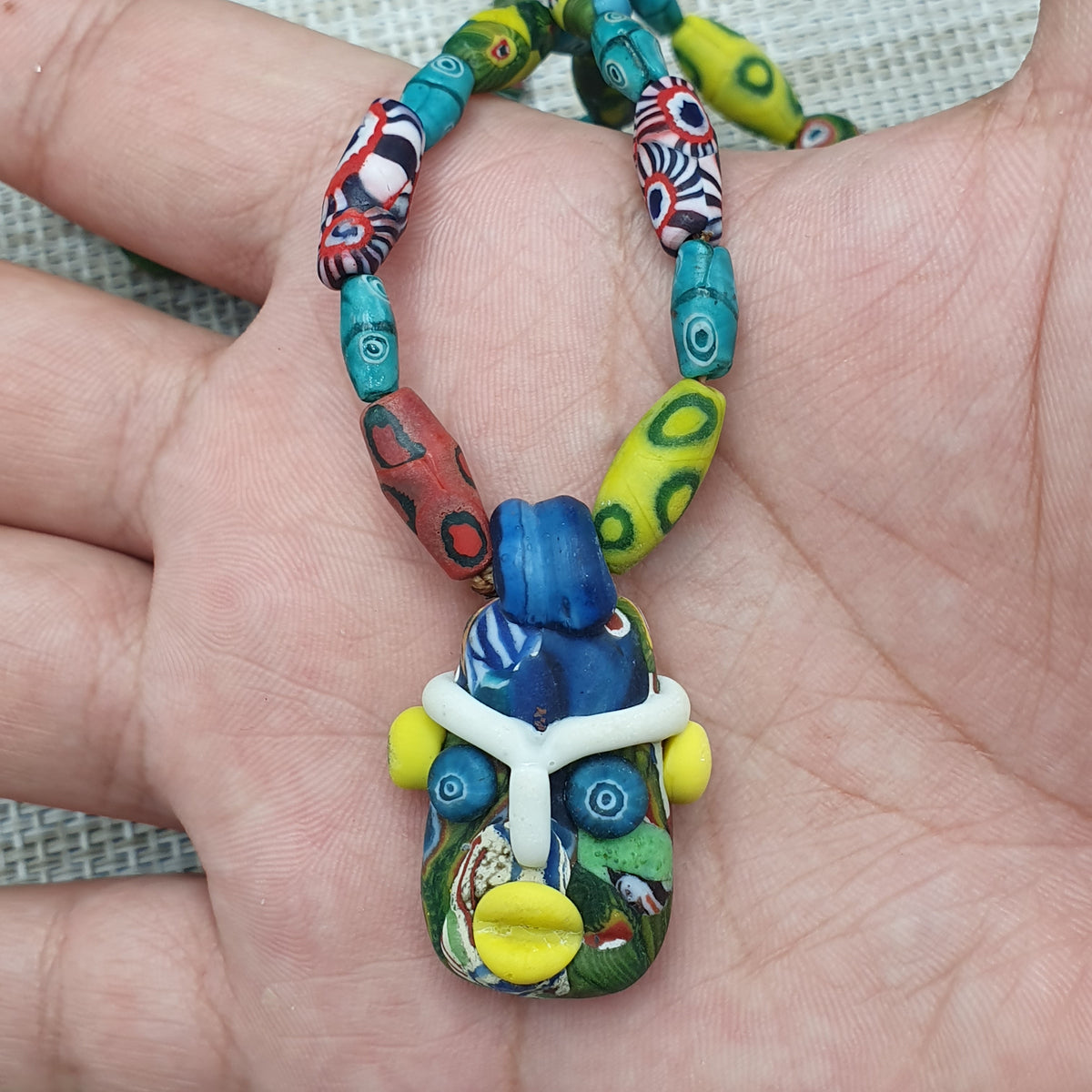 Collier Pendentif Ancien en Verre de Style Africain Vénitien avec Visage en Verre Ancien