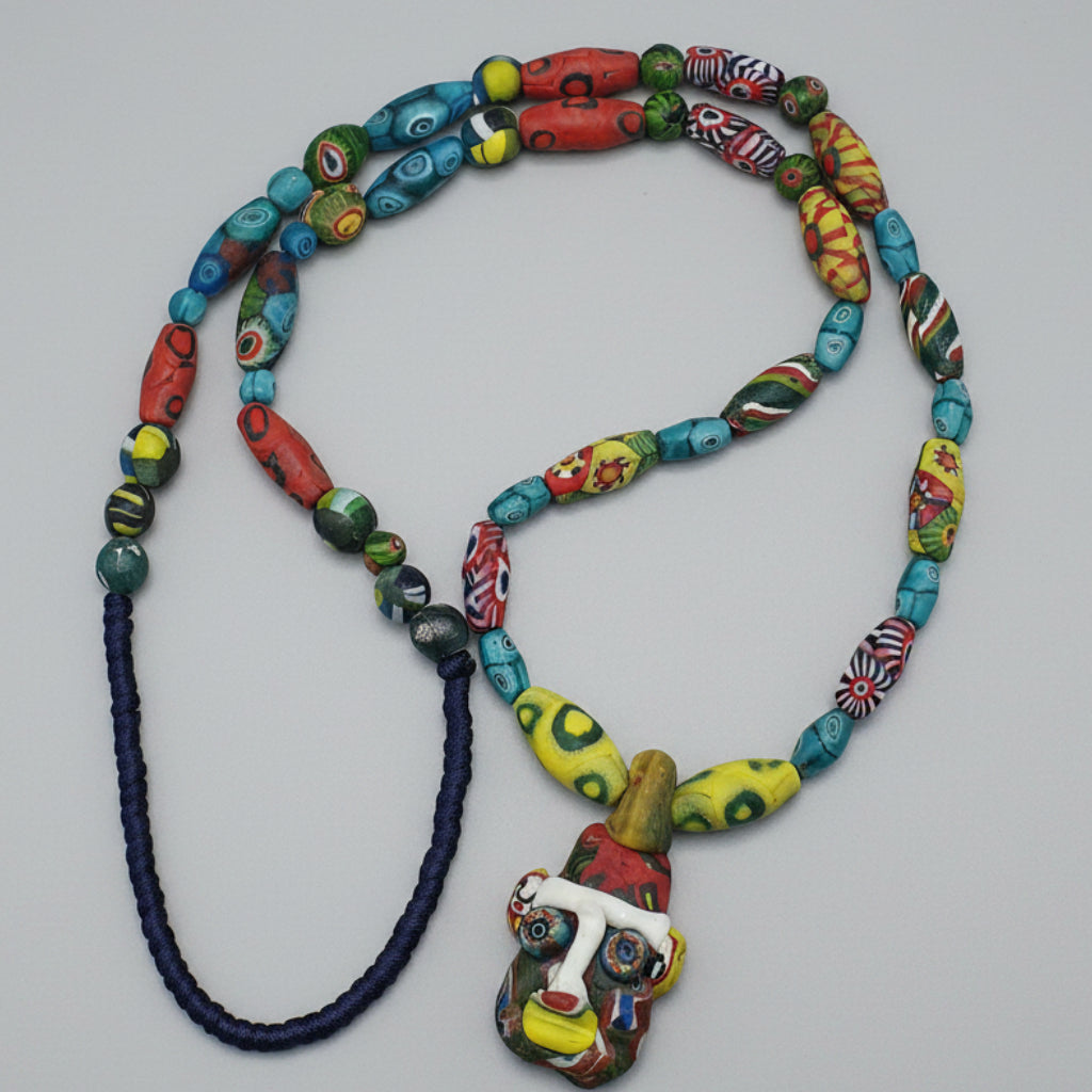 Collier avec pendentif en verre antique vénitien de style africain et verre ancien