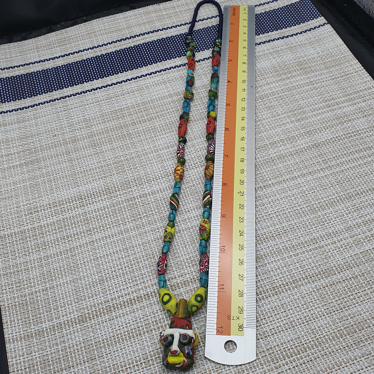 Collier avec pendentif en verre antique vénitien de style africain et verre ancien