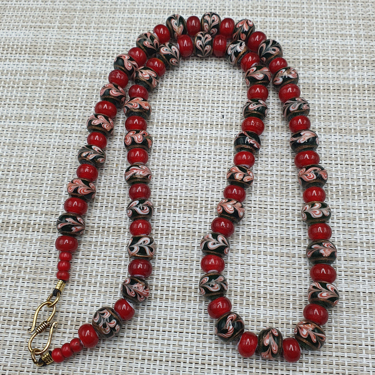 Collier fleuri vintage de style vénitien avec perles en verre Venetian WhiteHeart