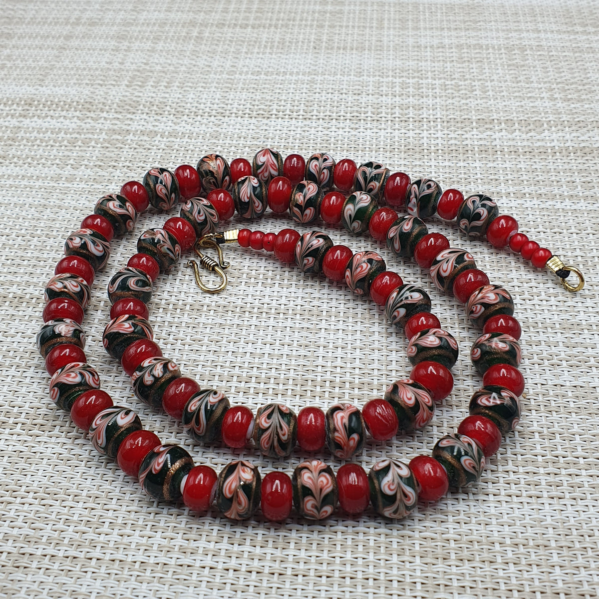 Collier fleuri vintage de style vénitien avec perles en verre Venetian WhiteHeart