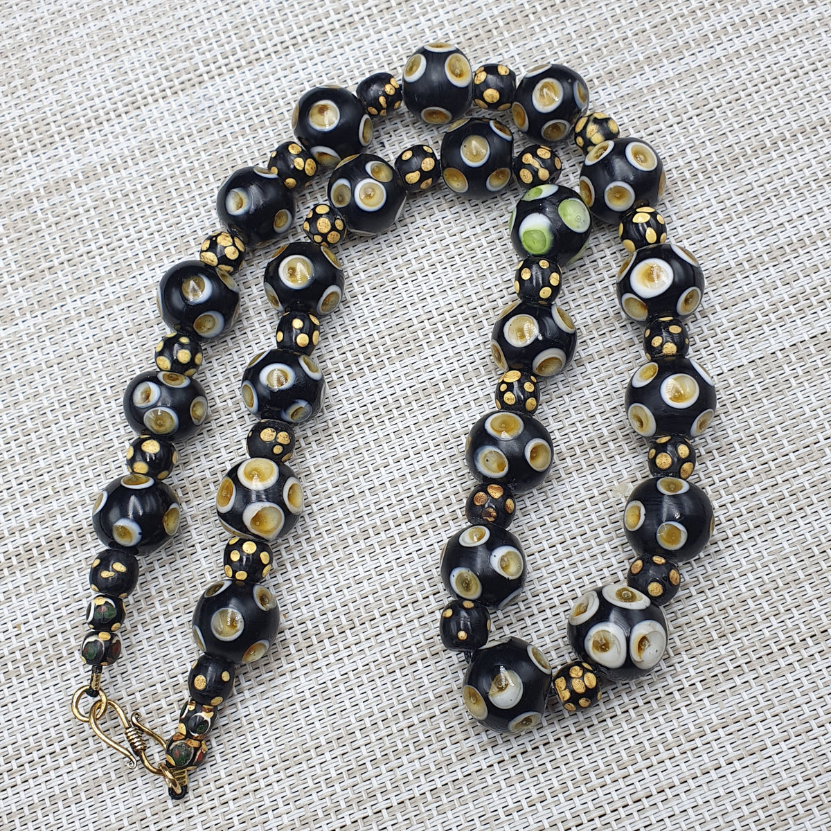 Collier de perles de verre de style vénitien vintage