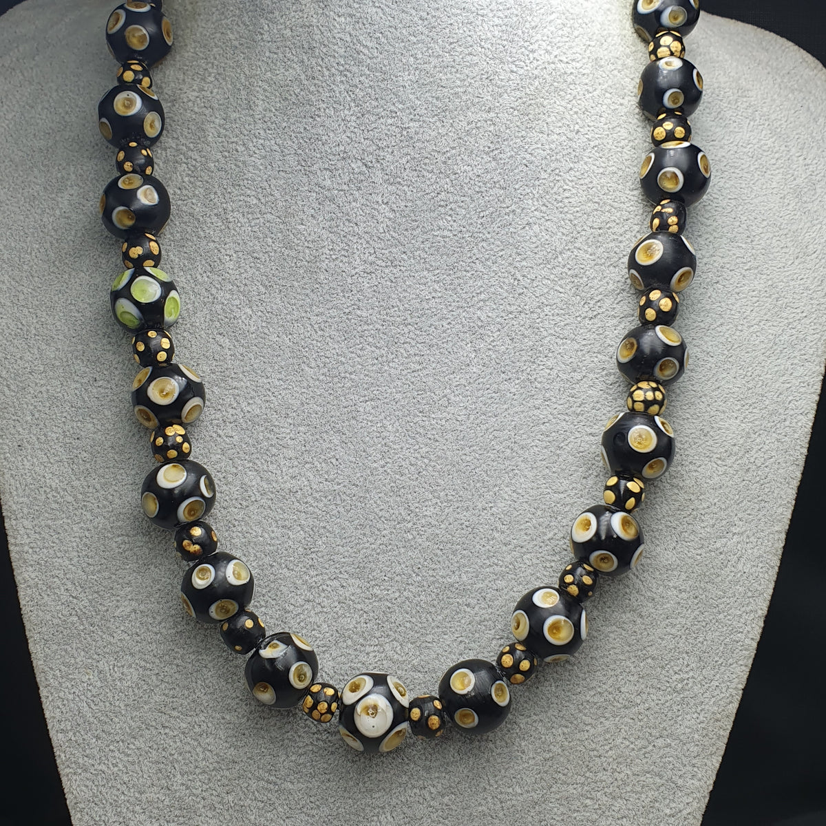 Collier de perles de verre de style vénitien vintage