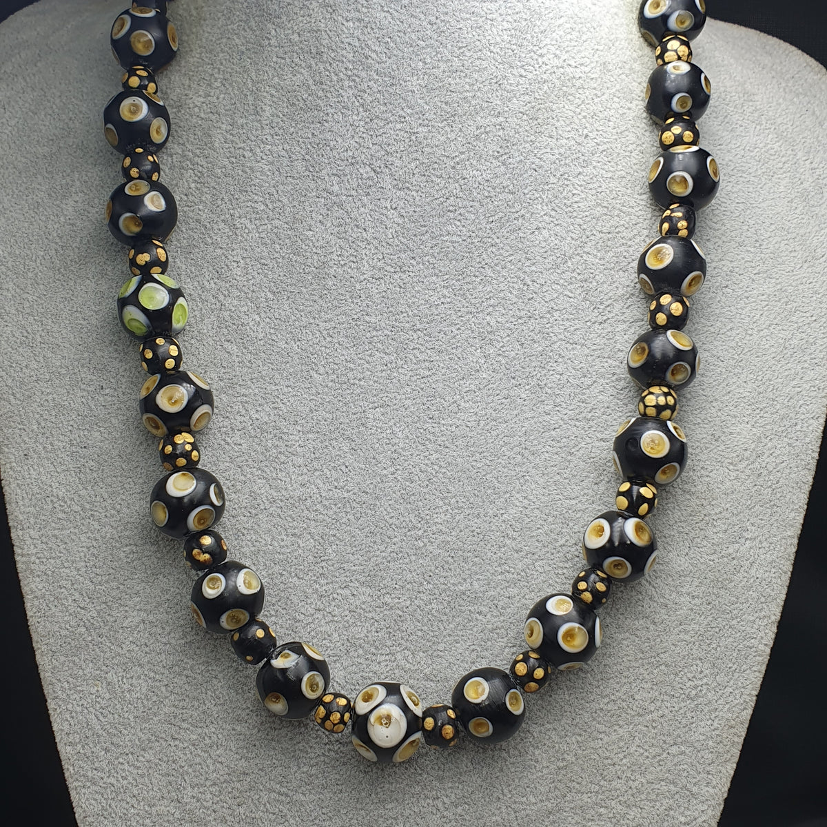 Collier de perles de verre de style vénitien vintage