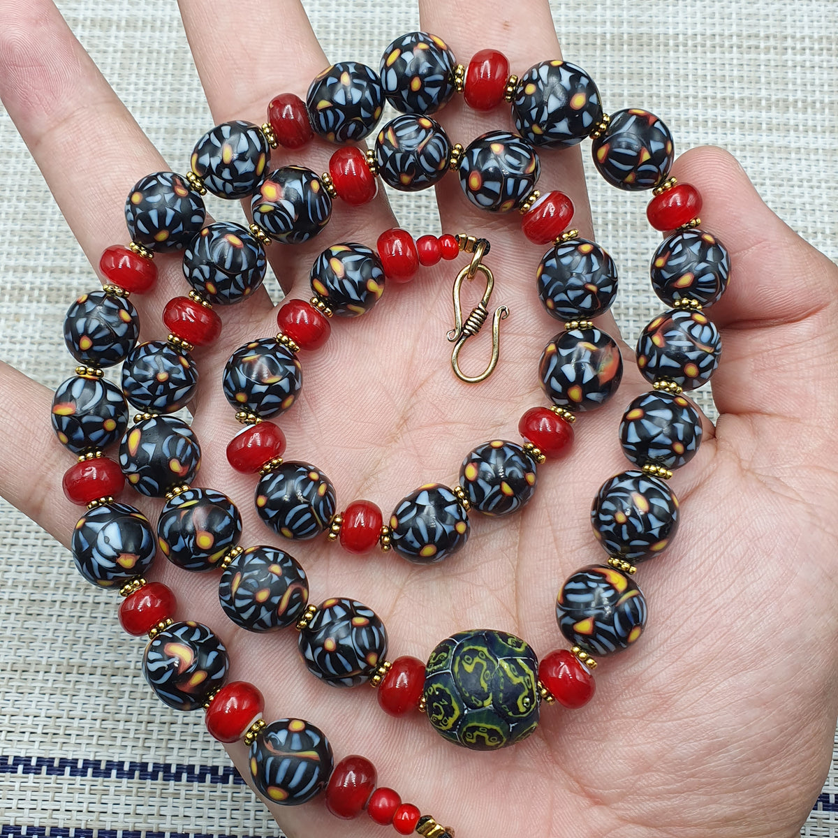 Vintage Venetian Style Glass & Venetian WhiteHeart Glass Beads Necklace