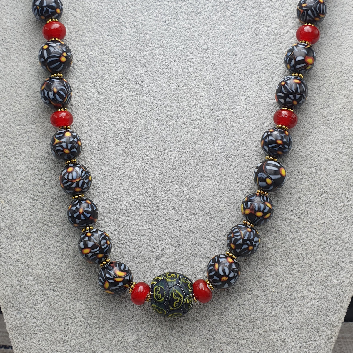 Vintage Venetian Style Glass & Venetian WhiteHeart Glass Beads Necklace