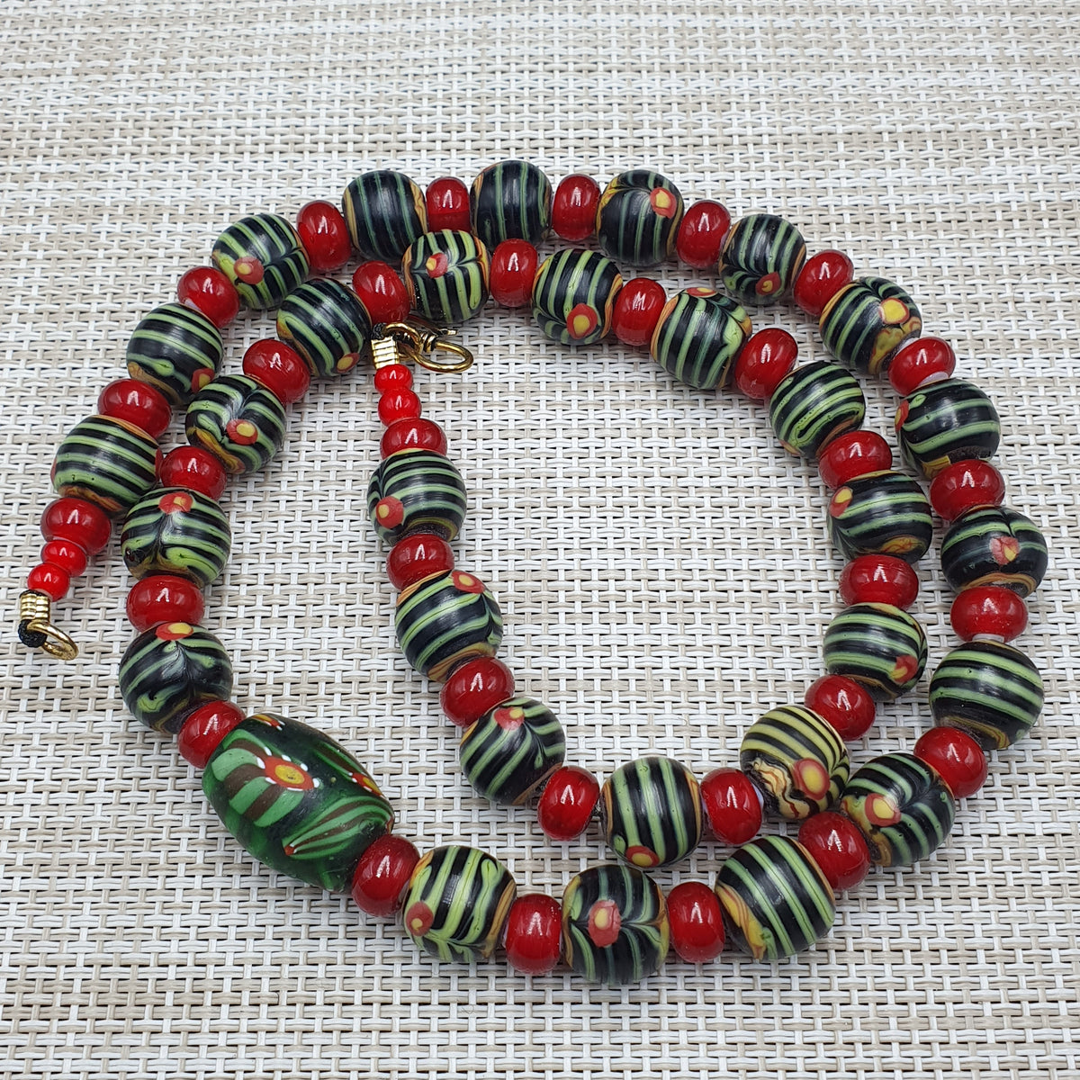 Collier de perles de verre rétro vénitien, fleurs et cœur vénitien