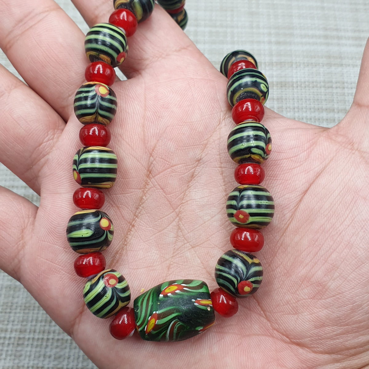 Collier de perles de verre rétro vénitien, fleurs et cœur vénitien