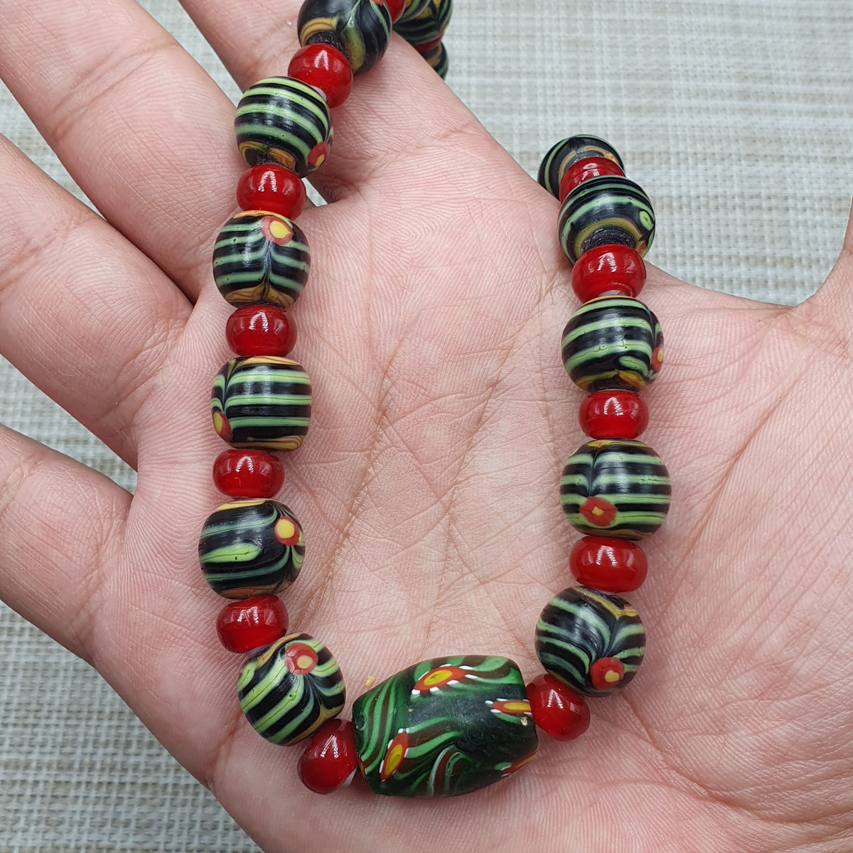 Collier de perles de verre rétro vénitien, fleurs et cœur vénitien
