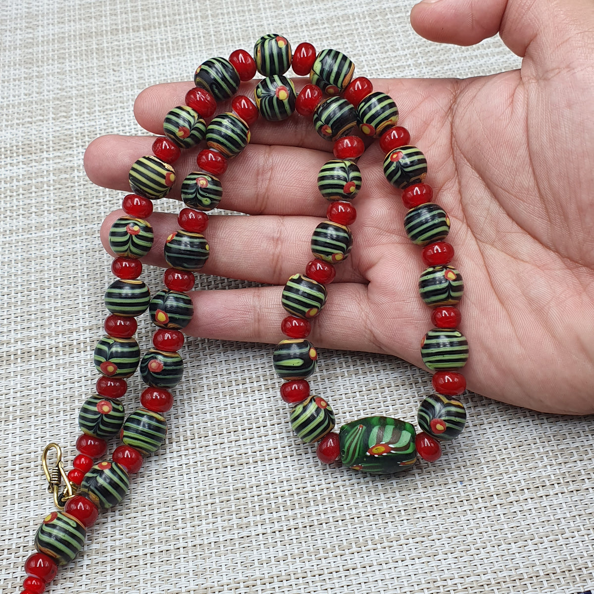 Collier de perles de verre rétro vénitien, fleurs et cœur vénitien