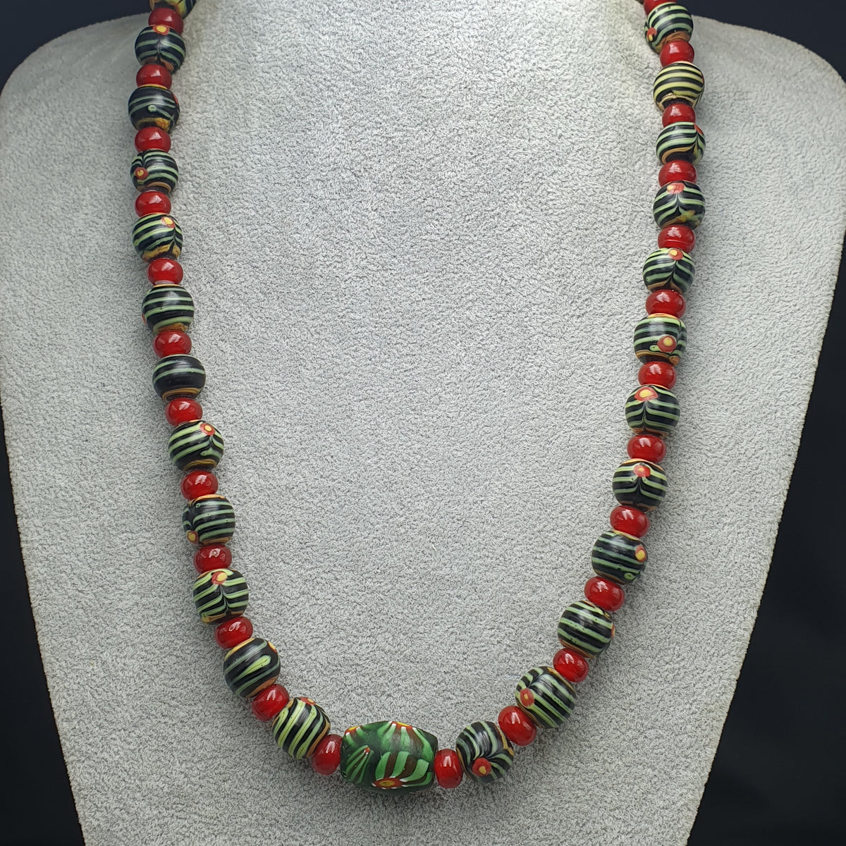 Collier de perles de verre rétro vénitien, fleurs et cœur vénitien