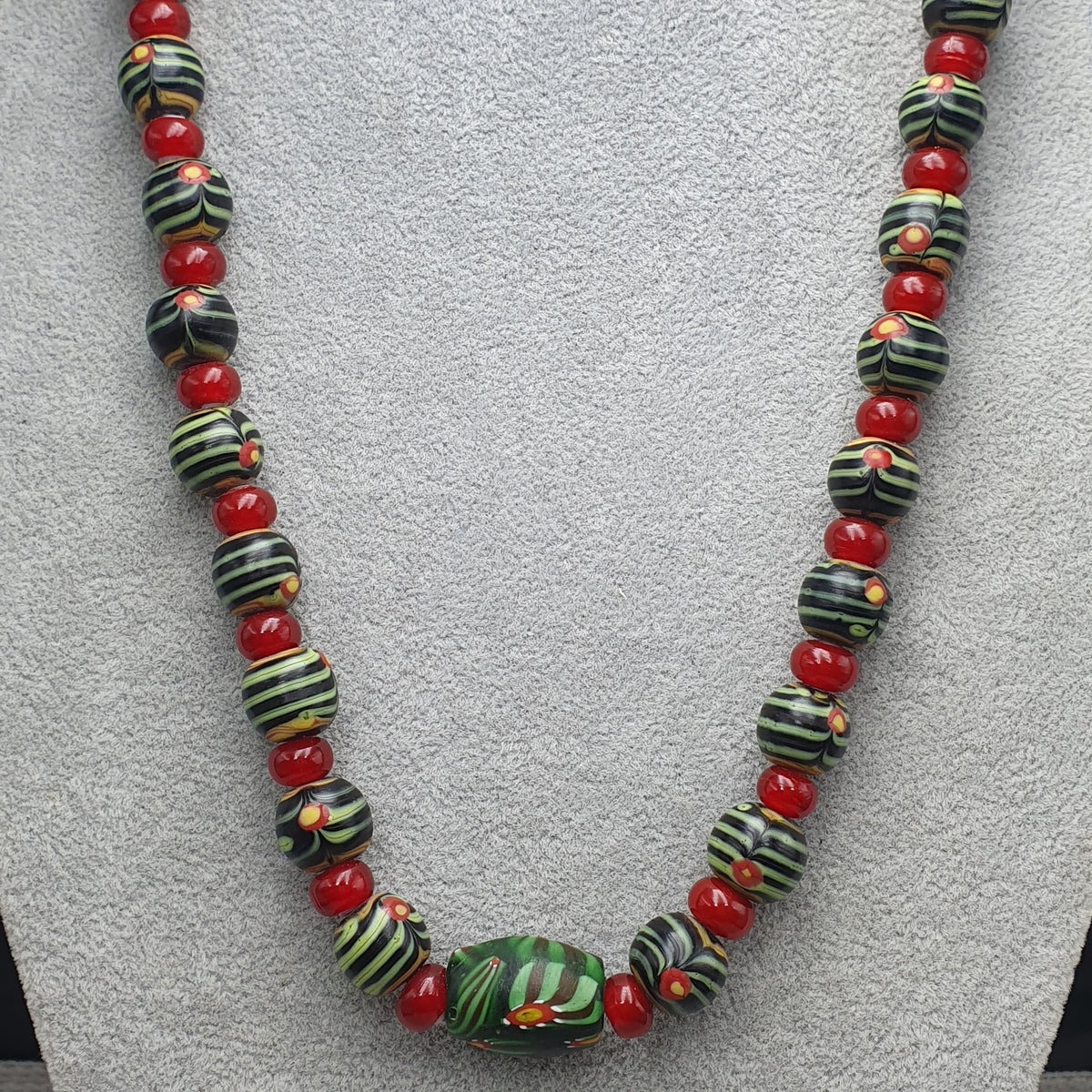 Collier de perles de verre rétro vénitien, fleurs et cœur vénitien