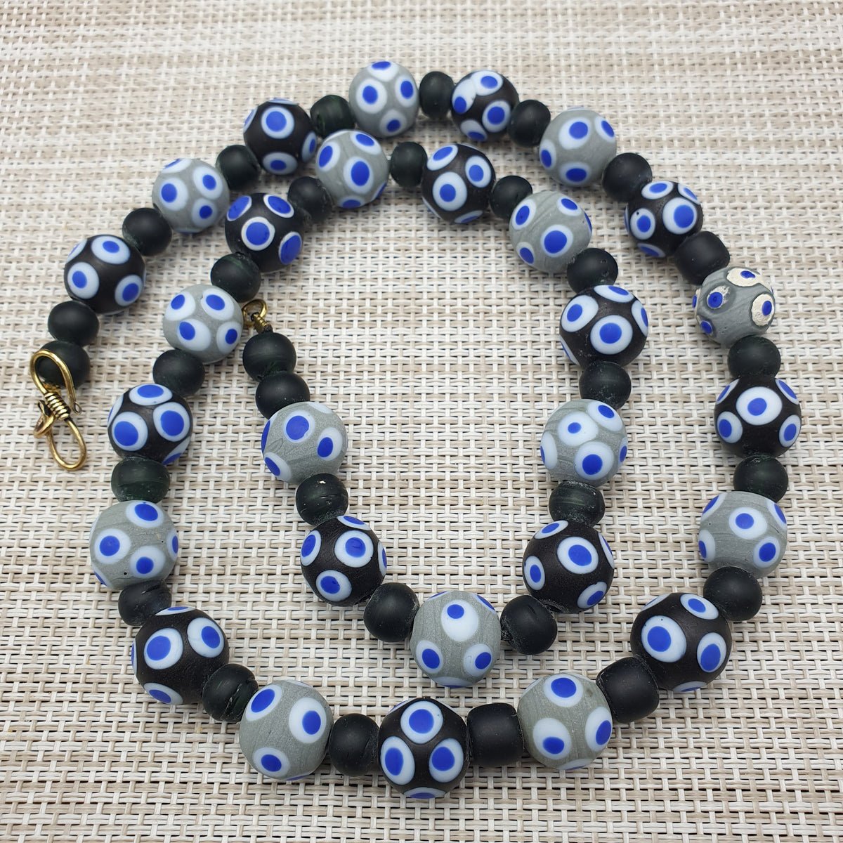 Collier de perles de verre « Cent yeux » bleu, style vénitien vintage
