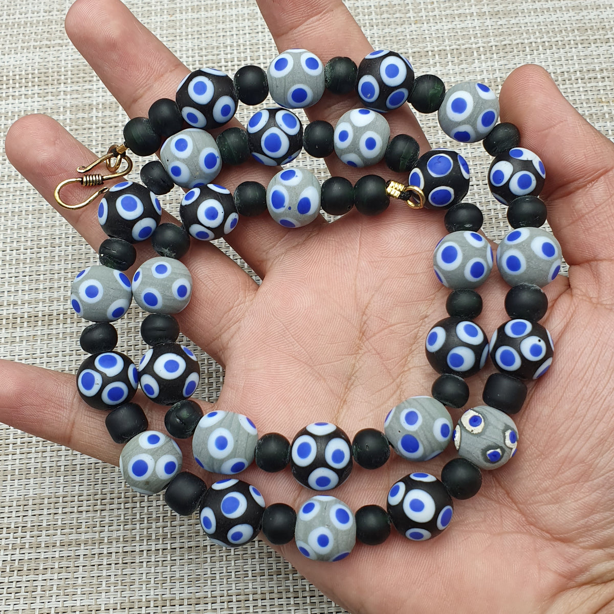 Collier de perles de verre « Cent yeux » bleu, style vénitien vintage