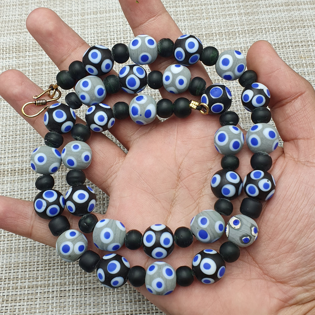 Collier de perles de verre « Cent yeux » bleu, style vénitien vintage
