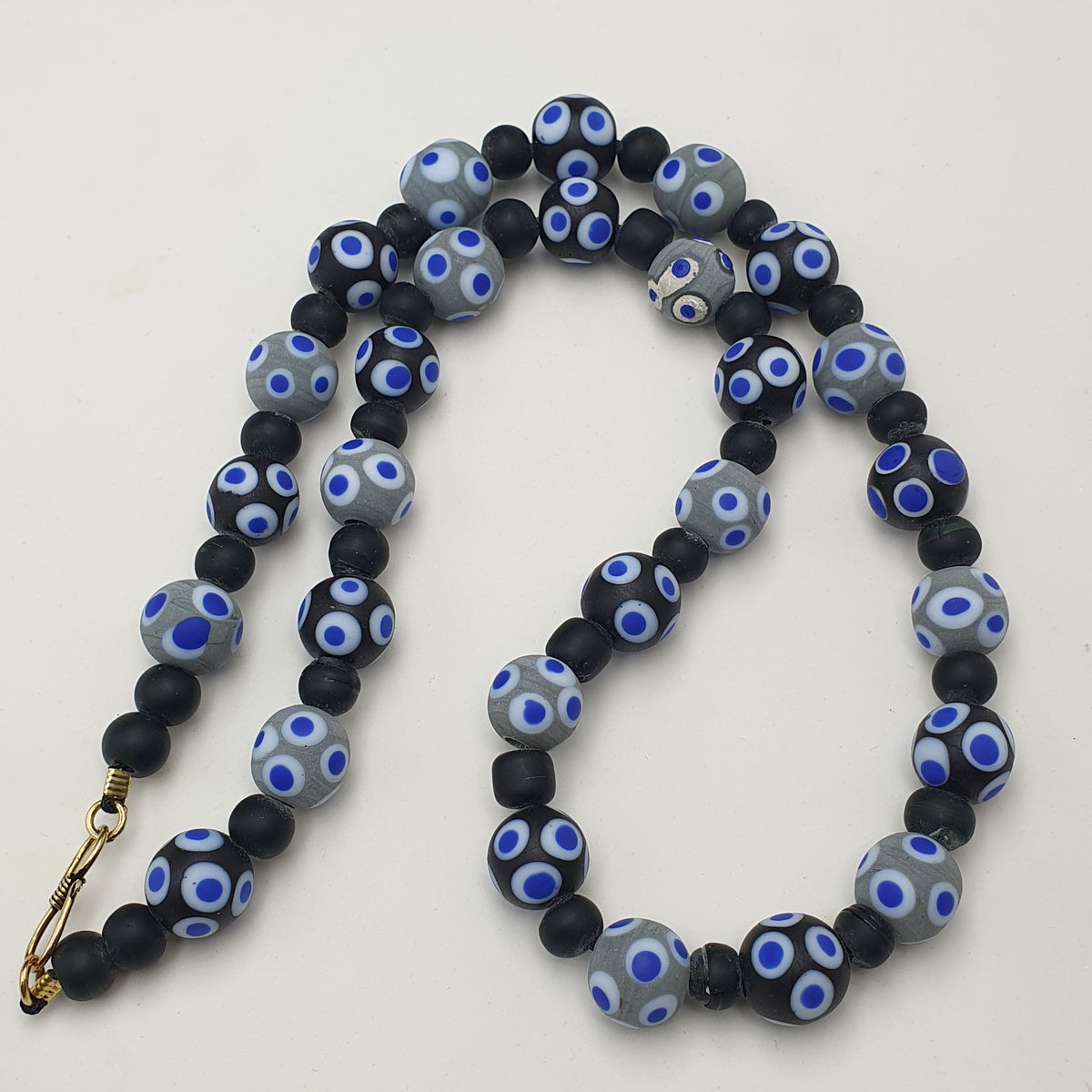 Collier de perles de verre « Cent yeux » bleu, style vénitien vintage