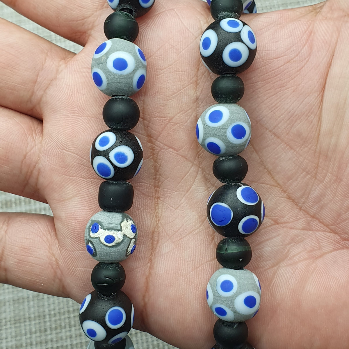 Collier de perles de verre « Cent yeux » bleu, style vénitien vintage