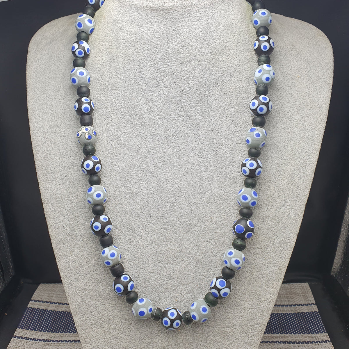 Collier de perles de verre « Cent yeux » bleu, style vénitien vintage