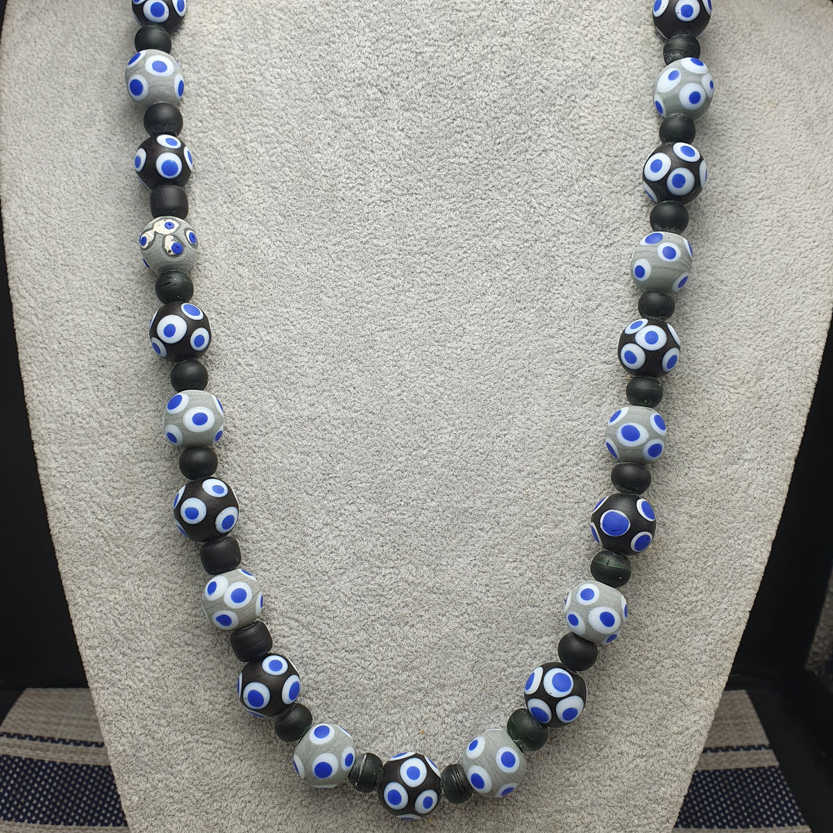 Collier de perles de verre « Cent yeux » bleu, style vénitien vintage