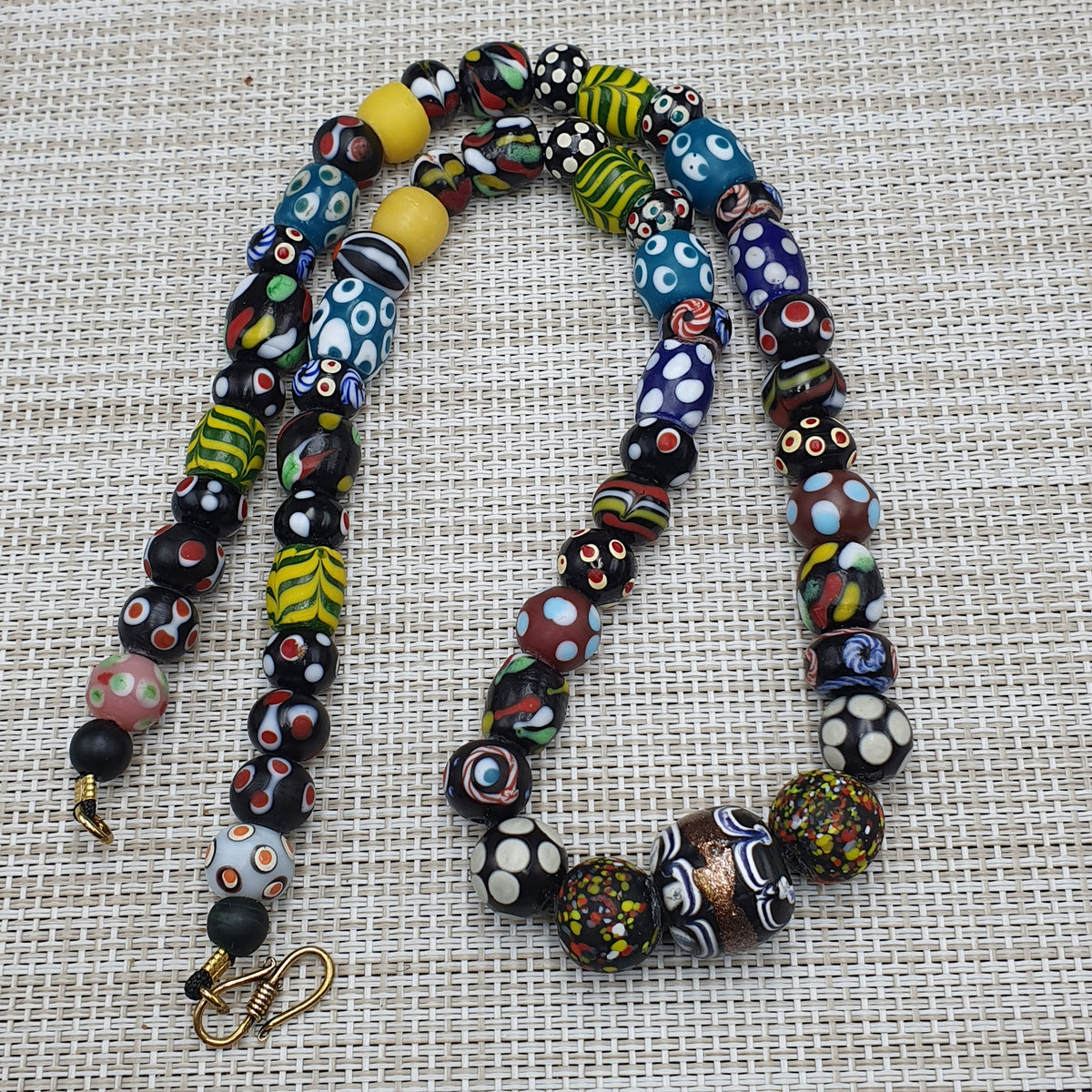 Collier de perles en verre de style vénitien ancien