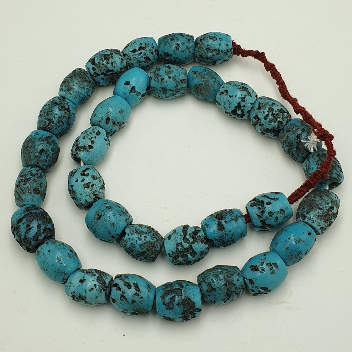 Collier ancien de perles en verre turquoise de style africain