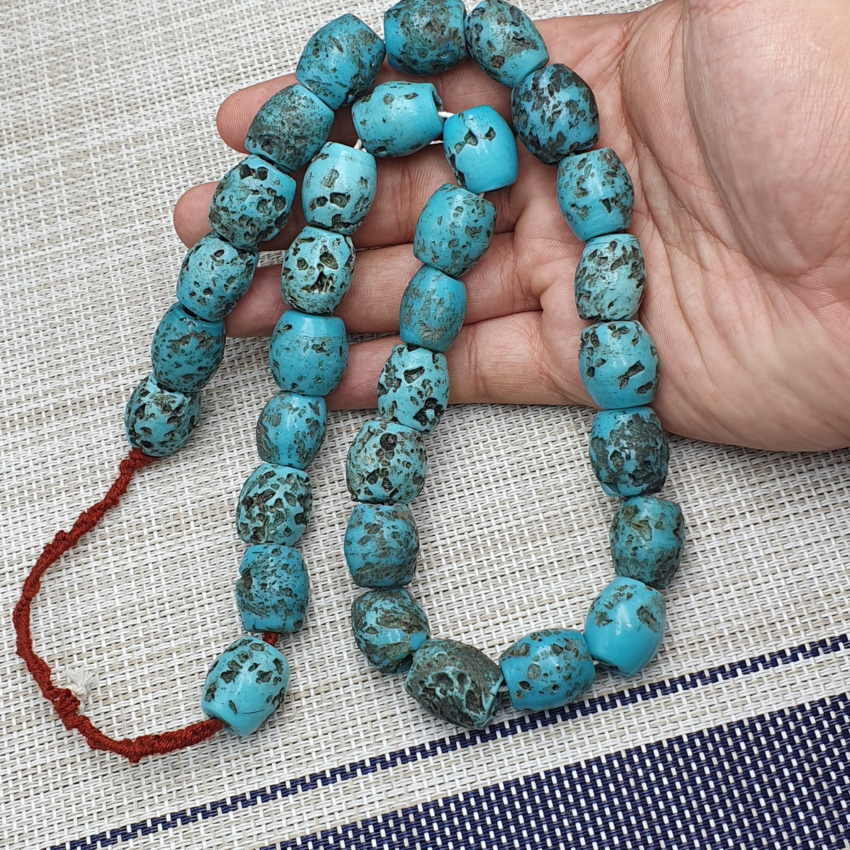Collier ancien de perles en verre turquoise de style africain