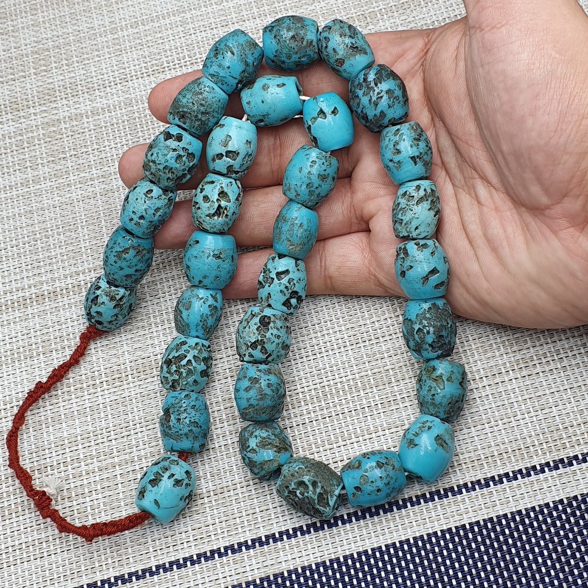 Collier ancien de perles en verre turquoise de style africain