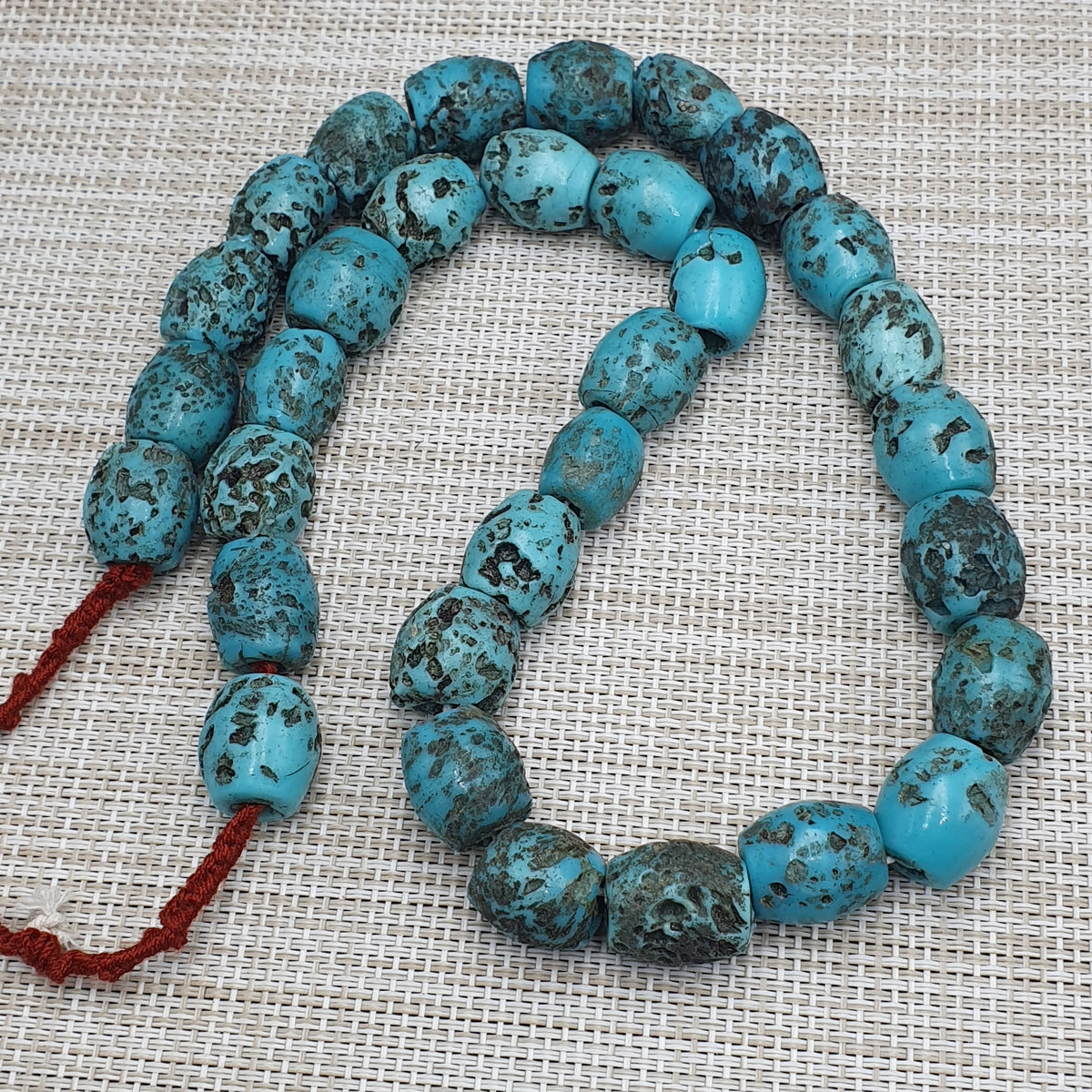 Collier ancien de perles en verre turquoise de style africain