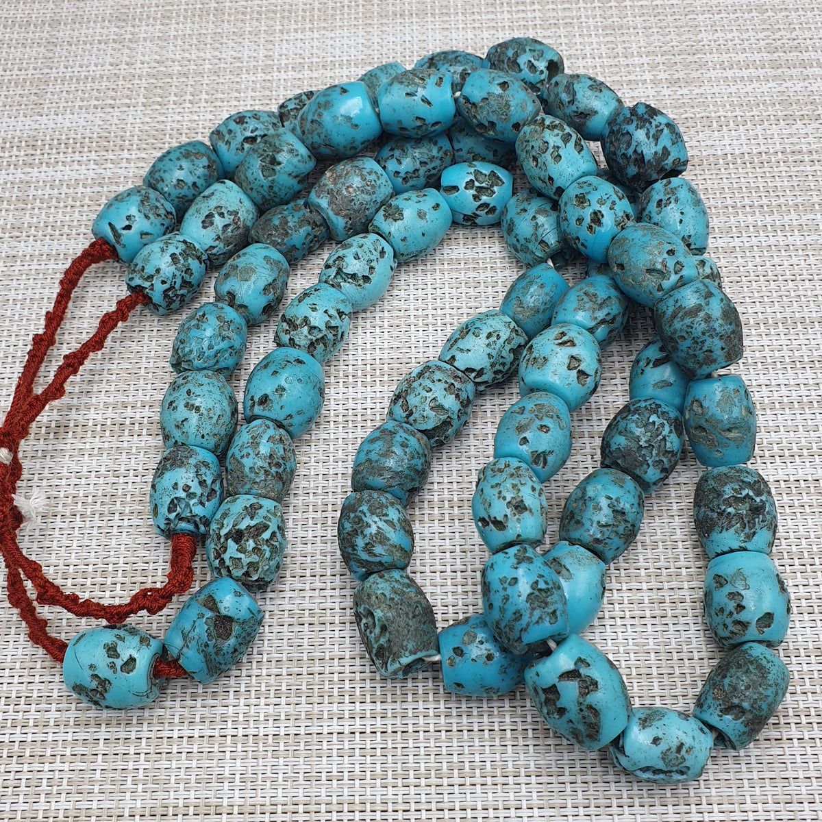 Collier ancien de perles en verre turquoise de style africain