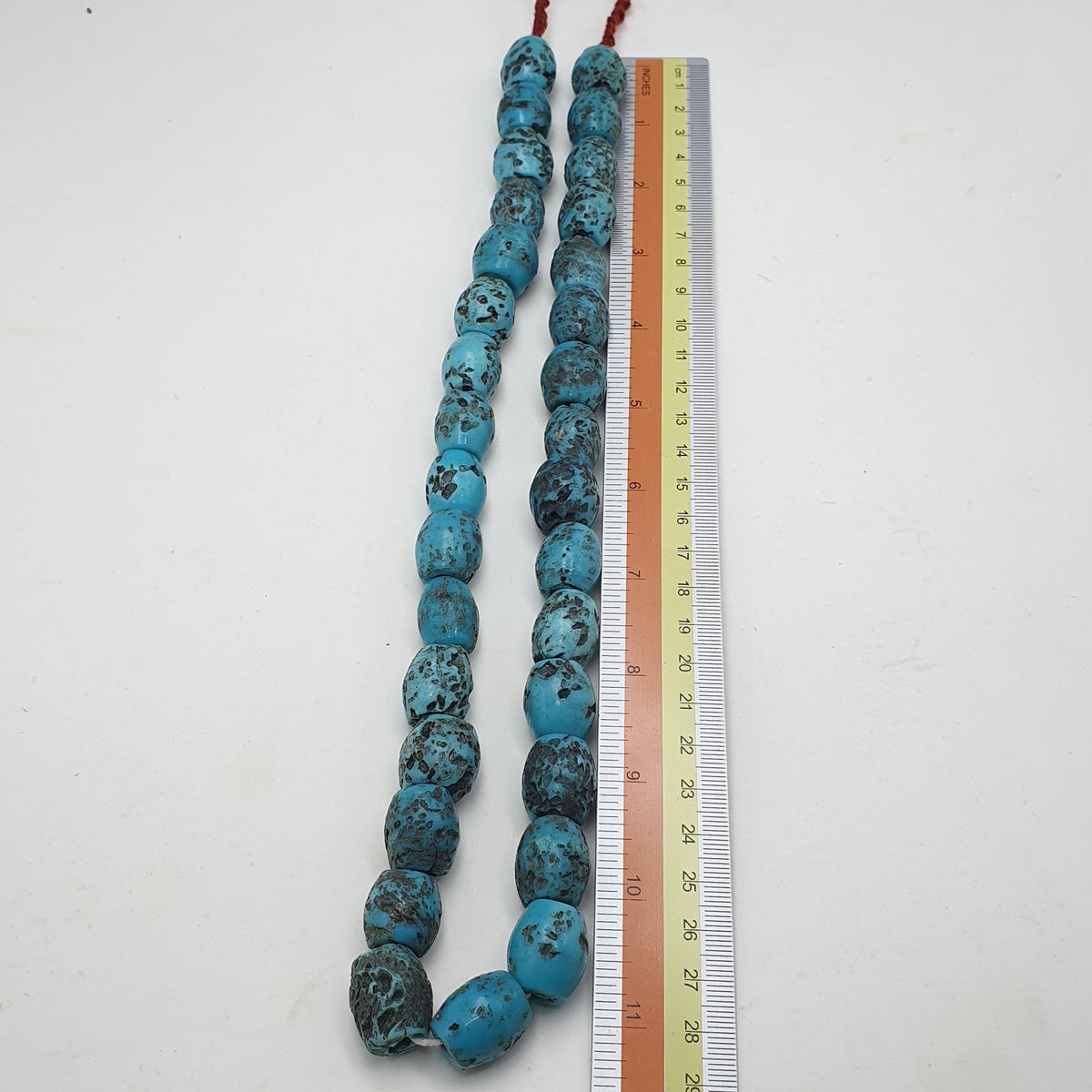 Collier ancien de perles en verre turquoise de style africain