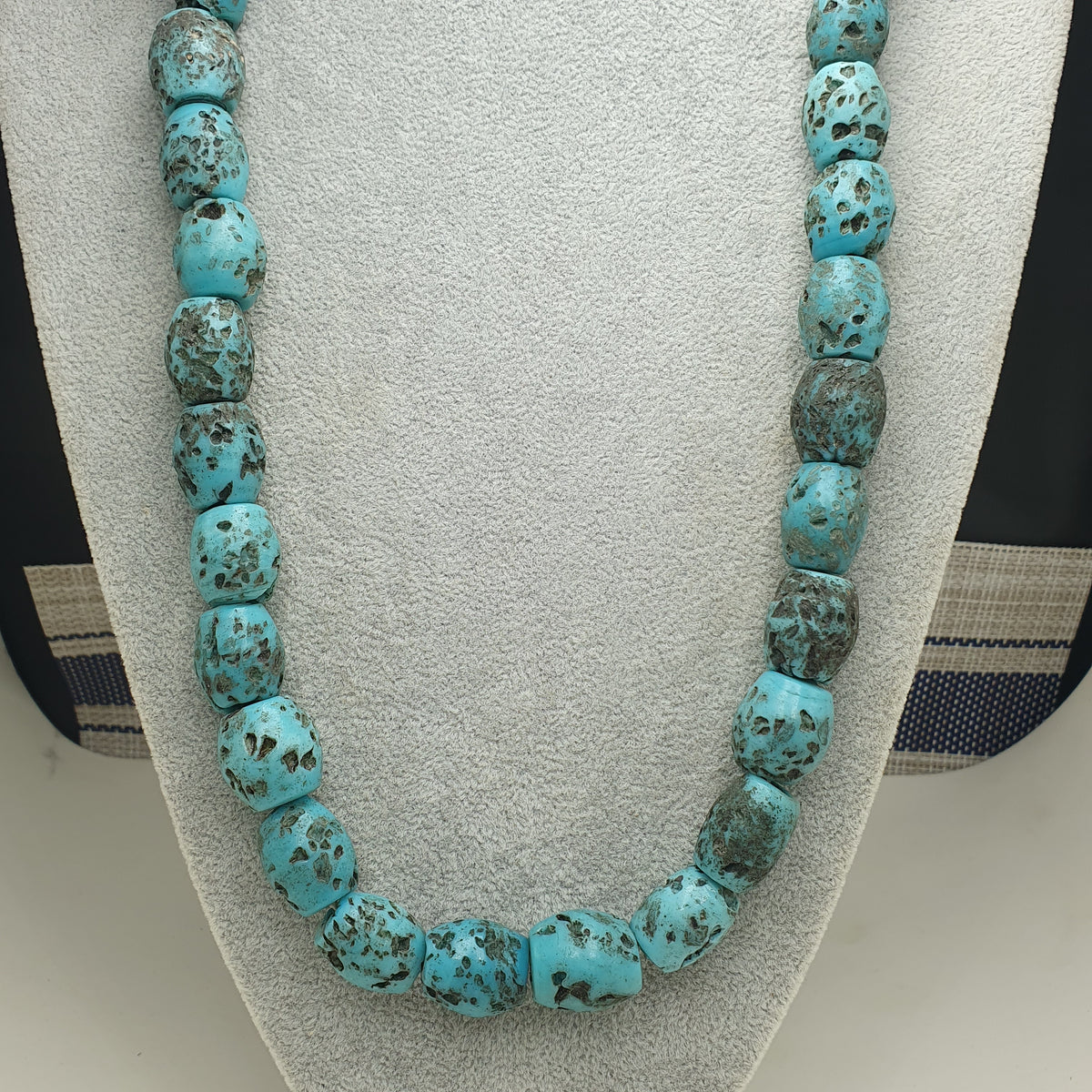 Collier ancien de perles en verre turquoise de style africain
