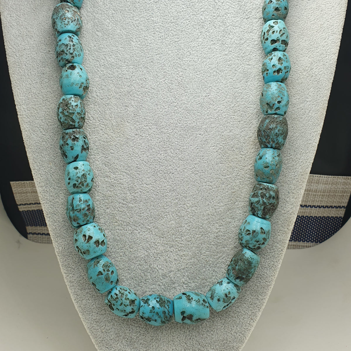 Collier ancien de perles en verre turquoise de style africain