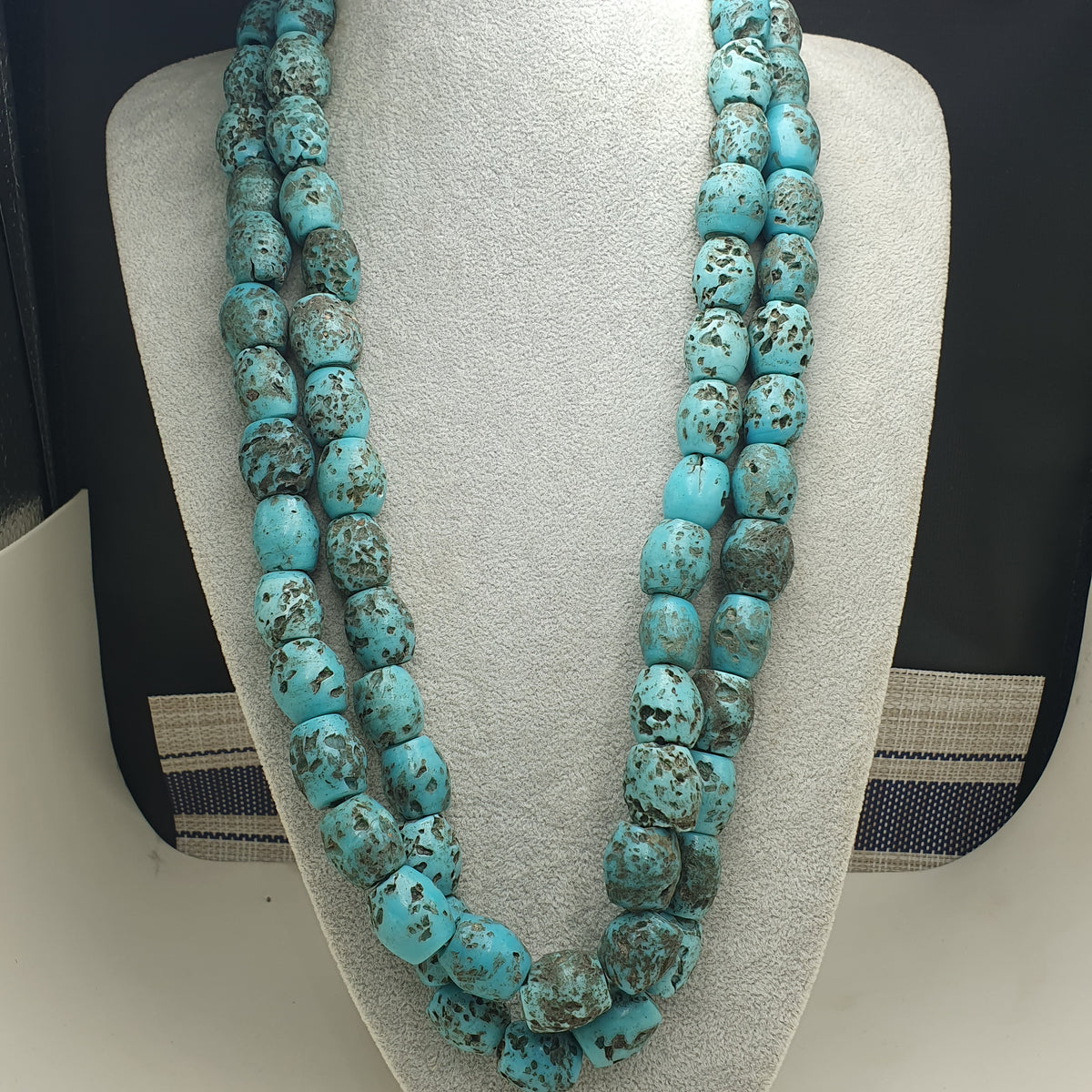 Collier ancien de perles en verre turquoise de style africain