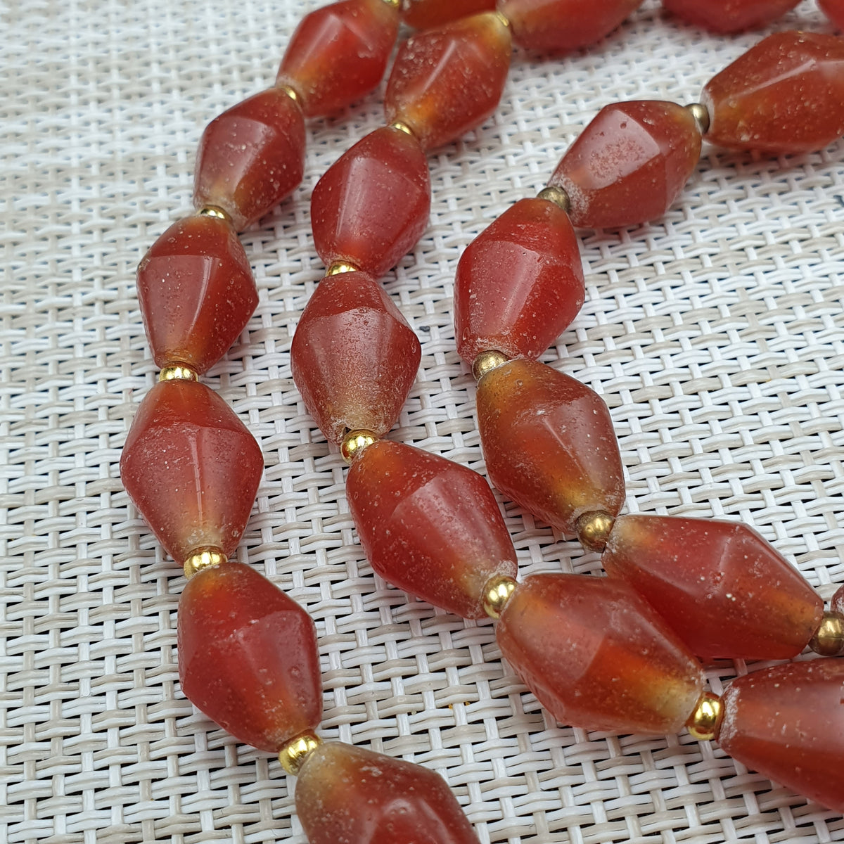 Vintage Atemberaubende Halskette aus altem Glas im Karneol-Stil