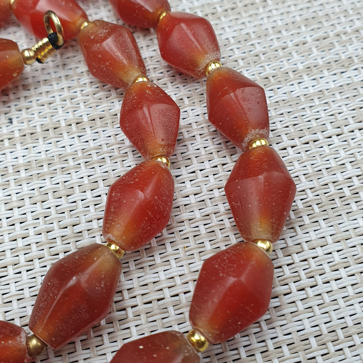 Vintage Atemberaubende Halskette aus altem Glas im Karneol-Stil