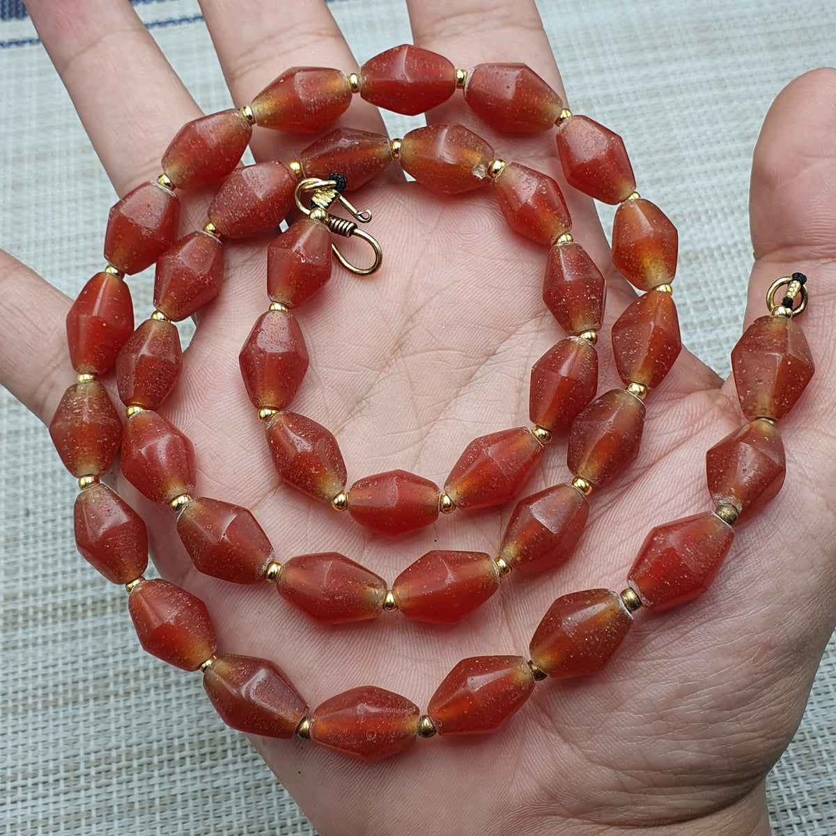 Vintage Atemberaubende Halskette aus altem Glas im Karneol-Stil