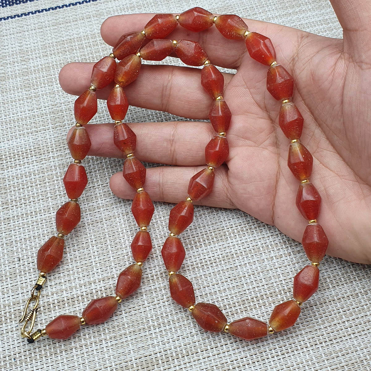 Vintage Atemberaubende Halskette aus altem Glas im Karneol-Stil