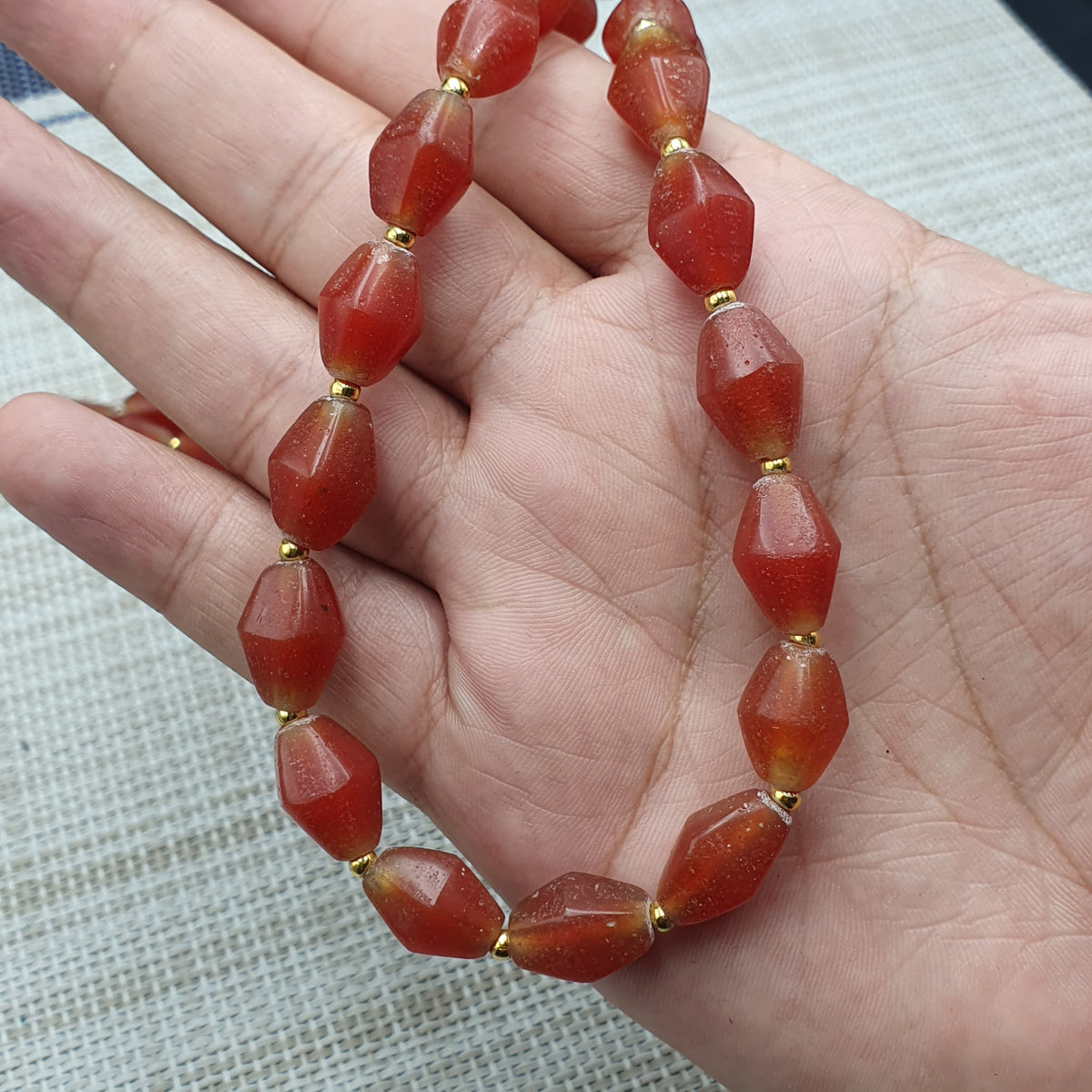 Vintage Atemberaubende Halskette aus altem Glas im Karneol-Stil
