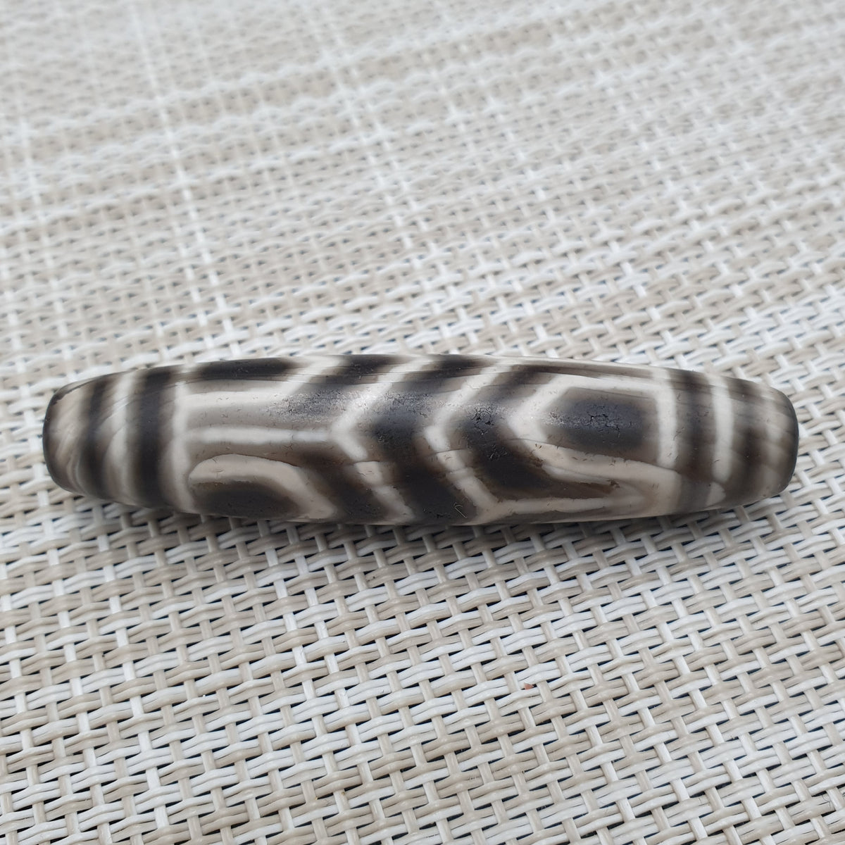 Amulette Dzi en agathe tibétaine de l'Himalaya, qualité antique supérieure, motif unique