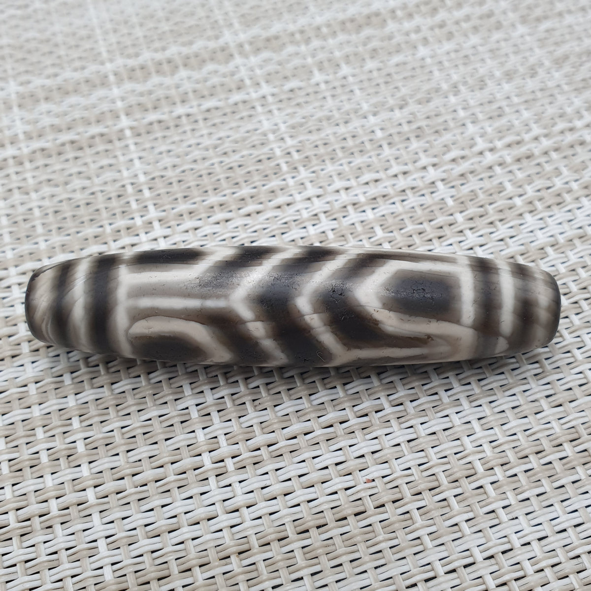 Amulette Dzi en agathe tibétaine de l'Himalaya, qualité antique supérieure, motif unique