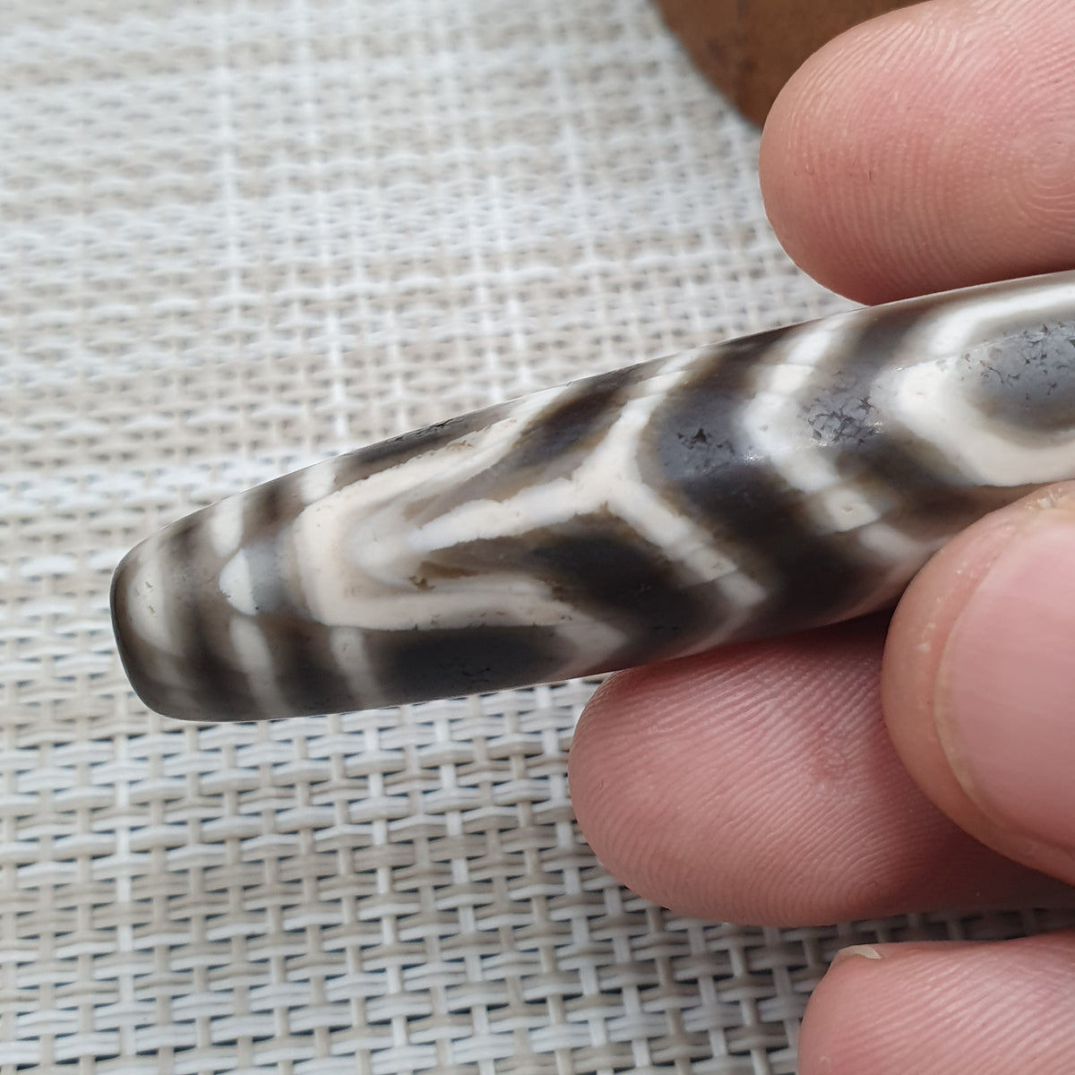 Amulette Dzi en agathe tibétaine de l'Himalaya, qualité antique supérieure, motif unique