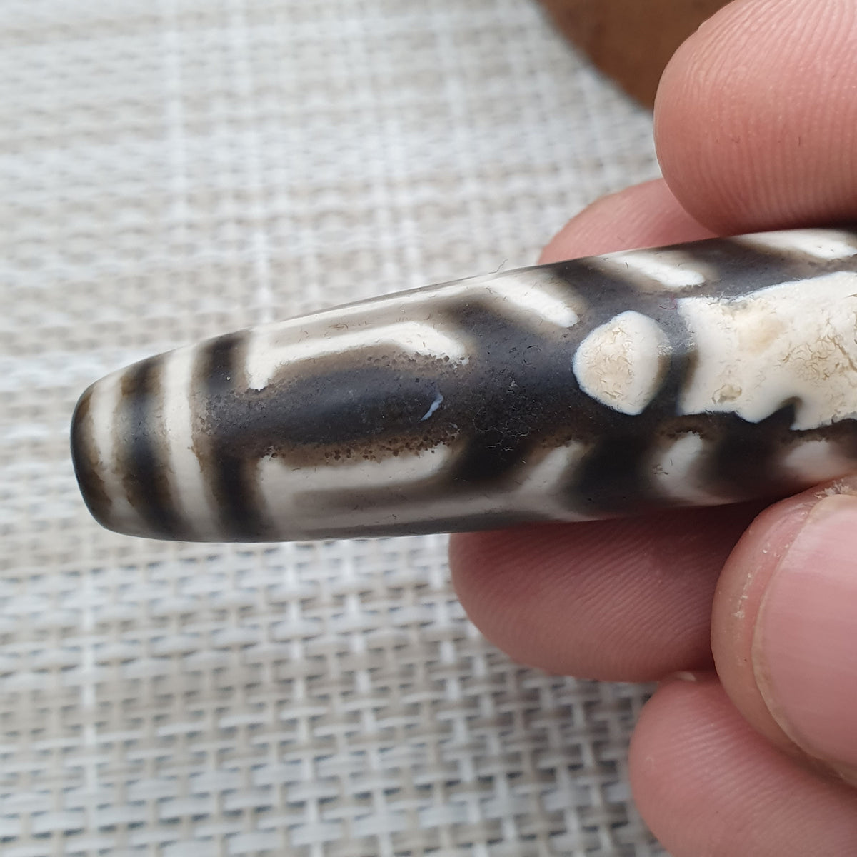 Amulette Dzi en agathe tibétaine de l'Himalaya, qualité antique supérieure, motif unique