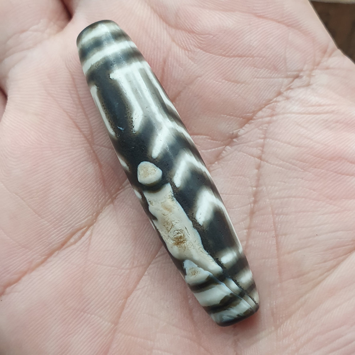 Amulette Dzi en agathe tibétaine de l'Himalaya, qualité antique supérieure, motif unique
